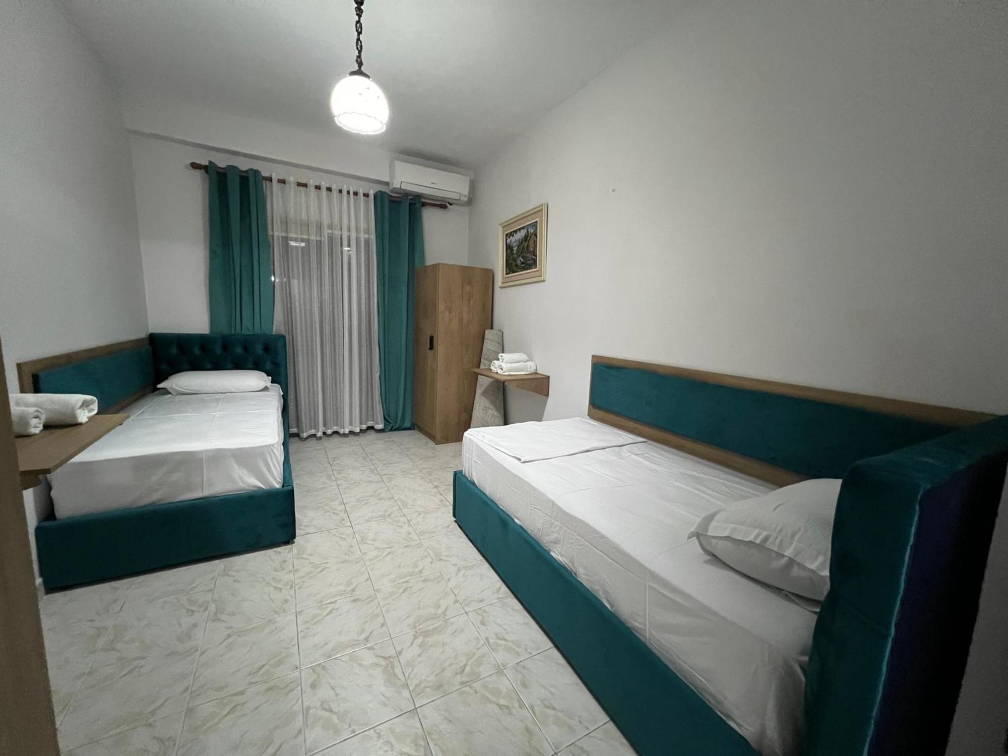 Sisterhood Hostel-Female Only Tirana Esterno foto