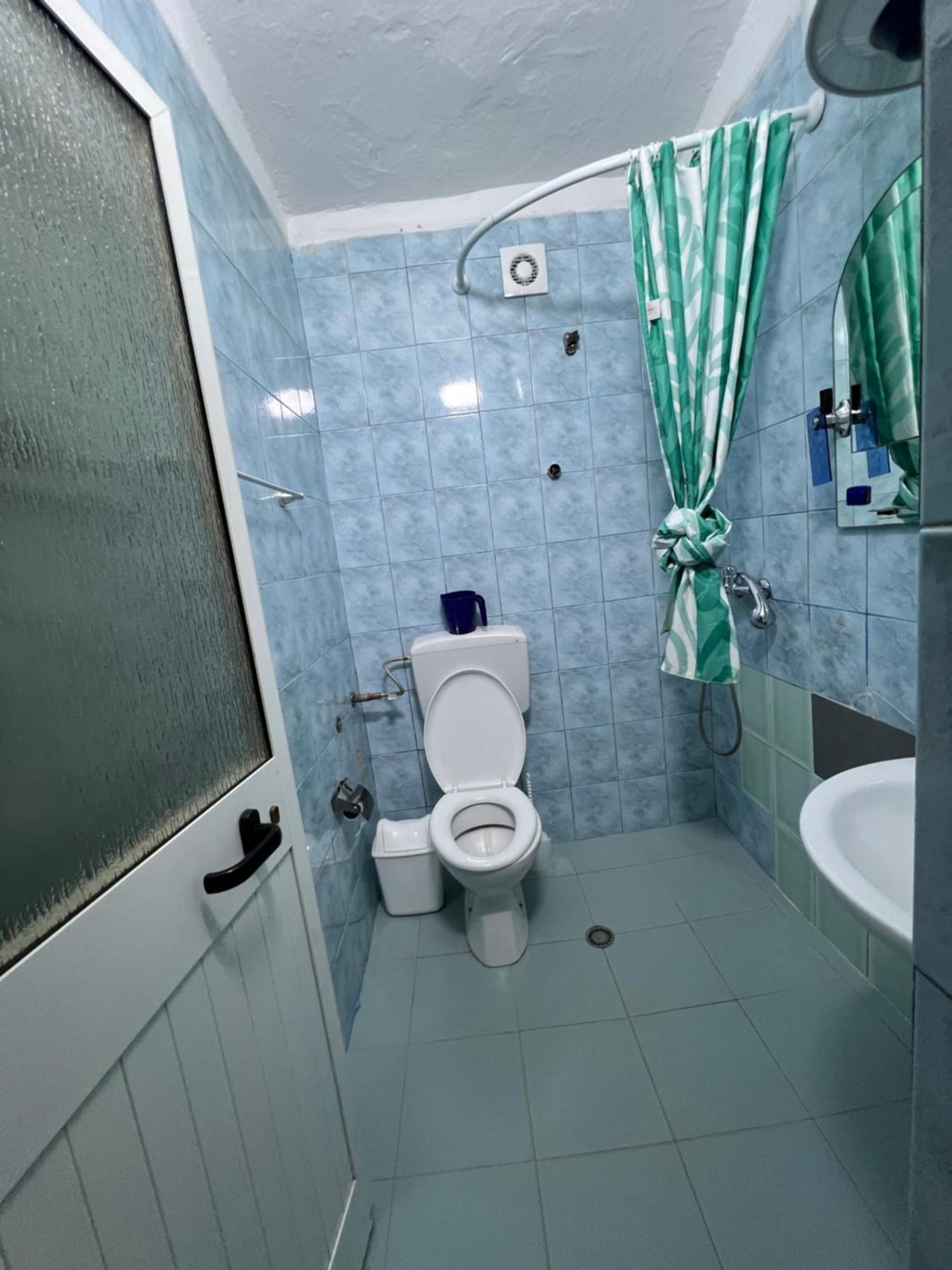 Sisterhood Hostel-Female Only Tirana Esterno foto