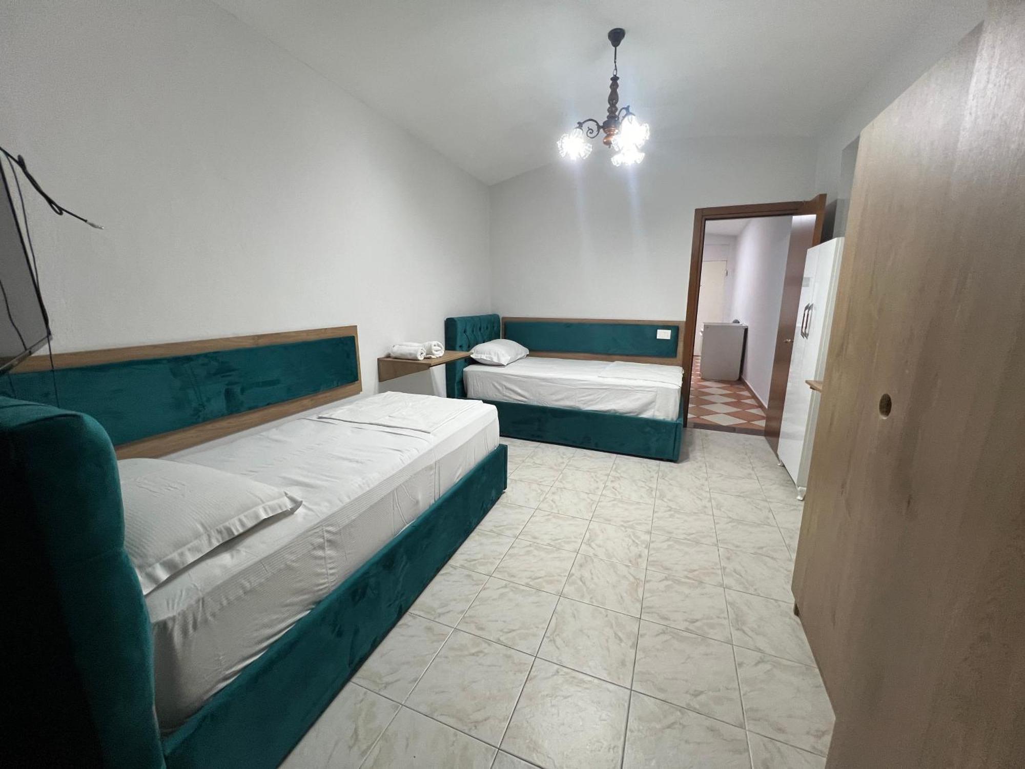 Sisterhood Hostel-Female Only Tirana Esterno foto