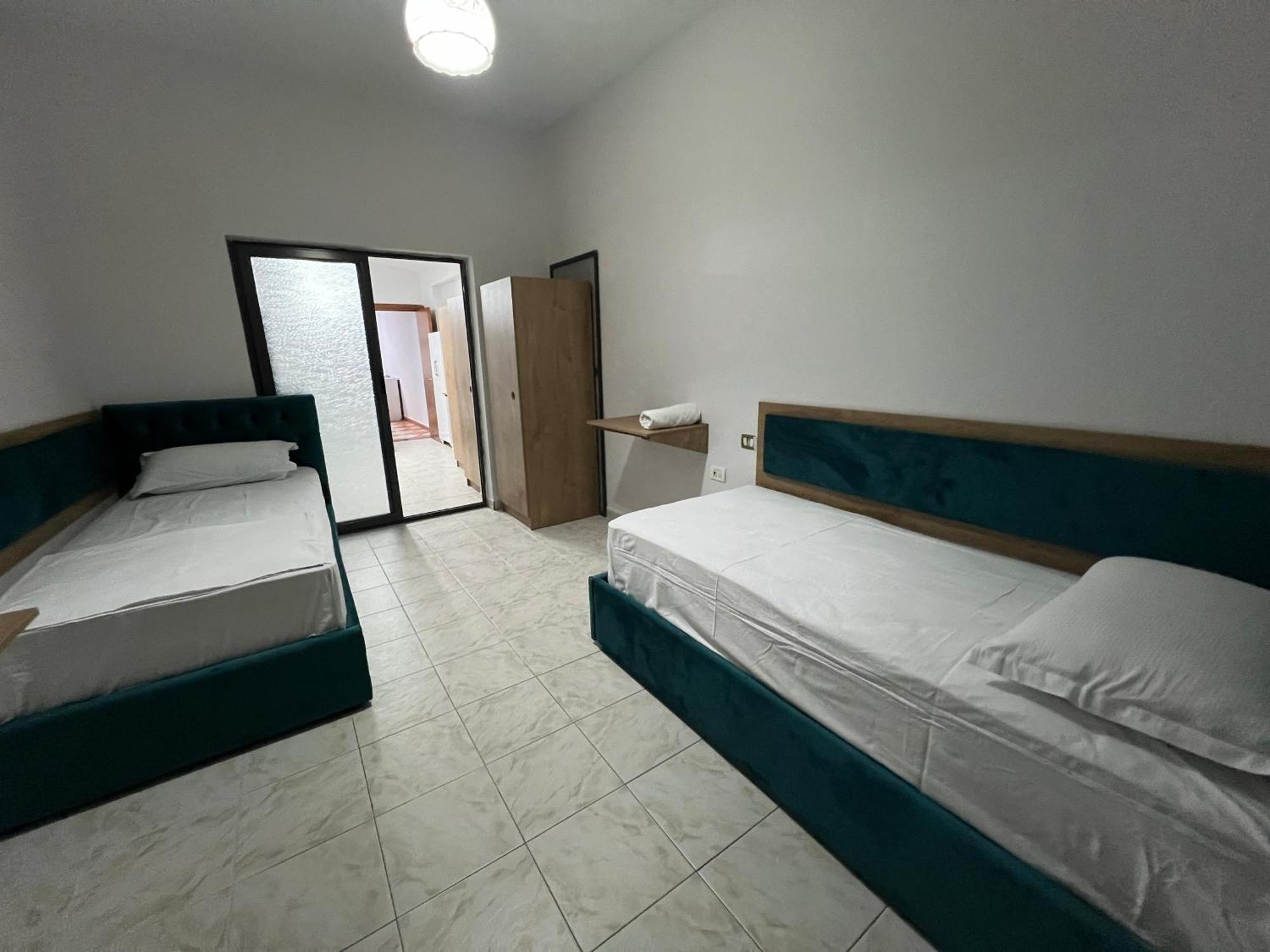 Sisterhood Hostel-Female Only Tirana Esterno foto