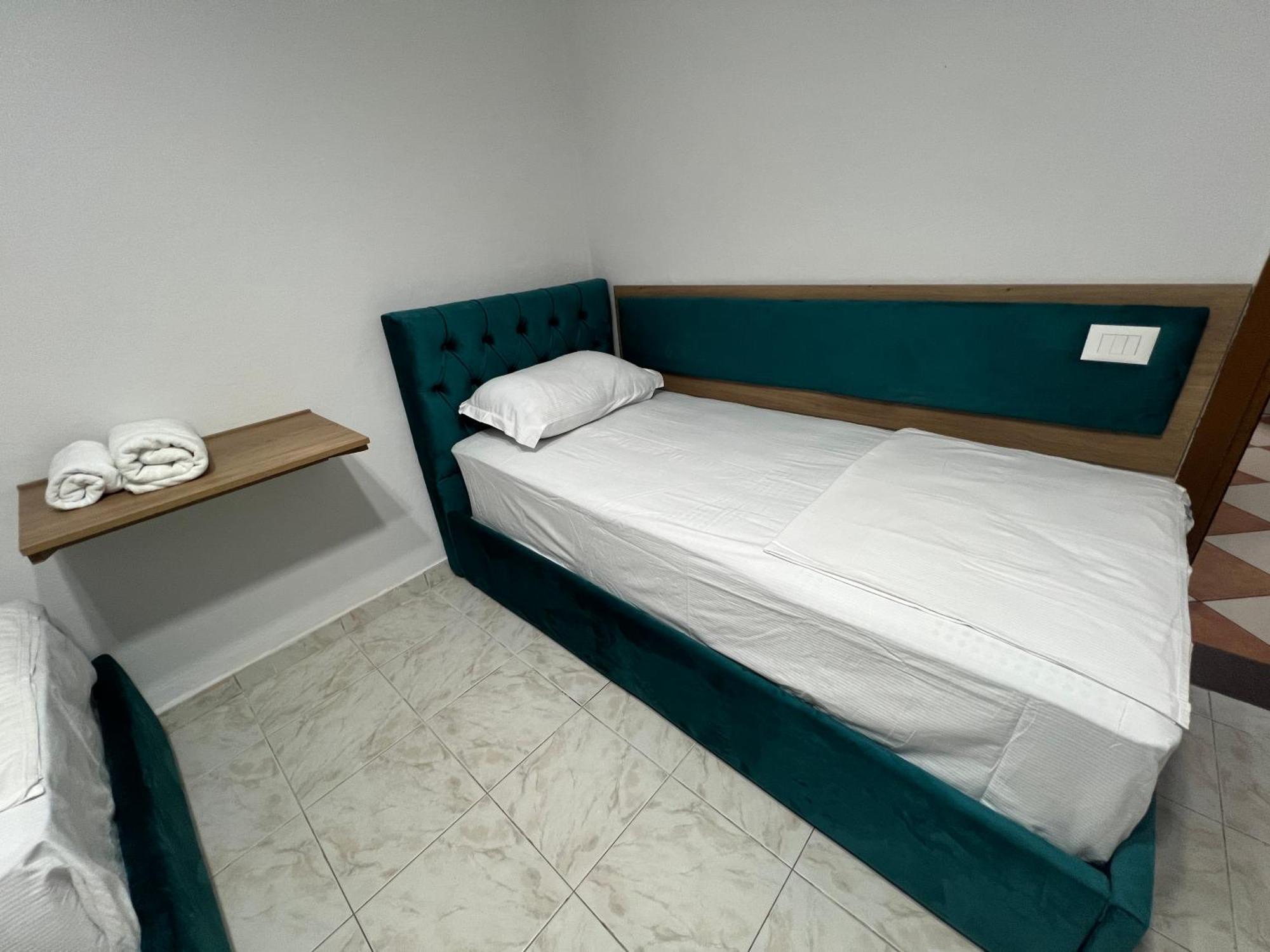Sisterhood Hostel-Female Only Tirana Esterno foto