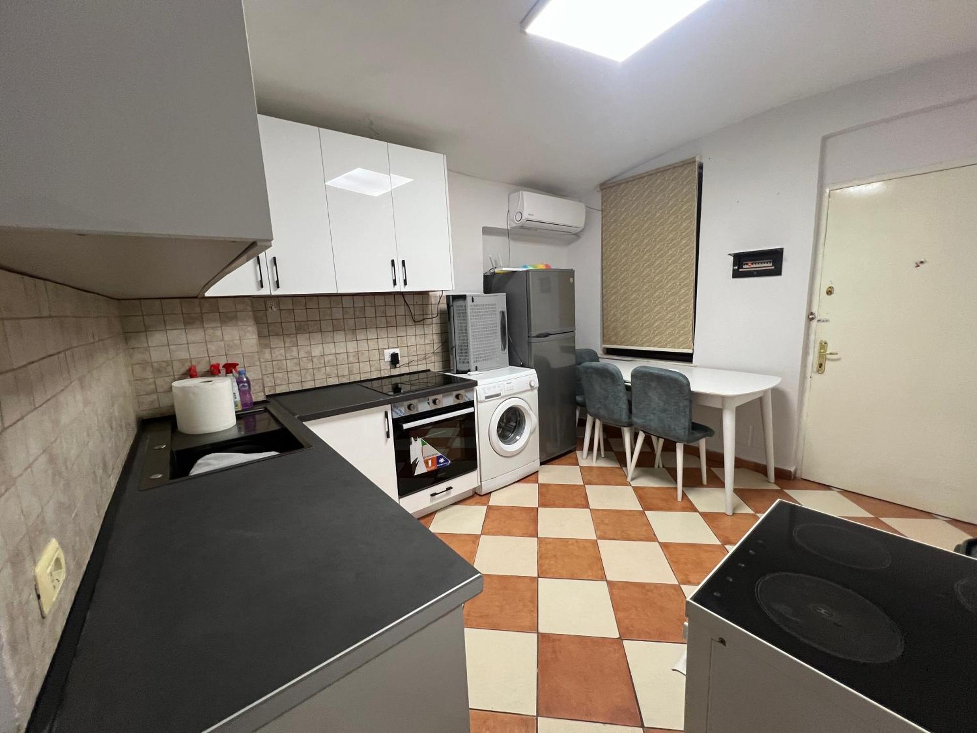 Sisterhood Hostel-Female Only Tirana Esterno foto