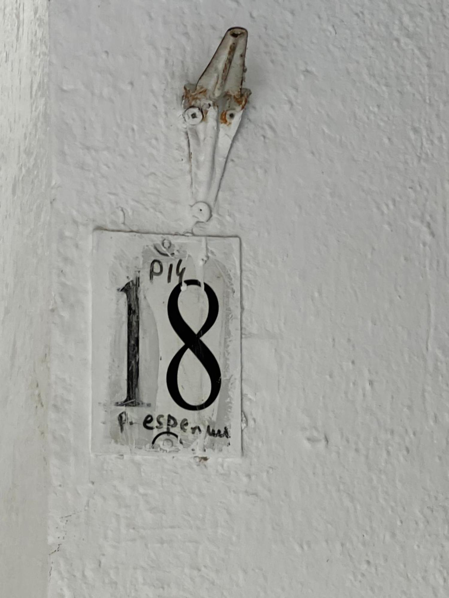Sisterhood Hostel-Female Only Tirana Esterno foto